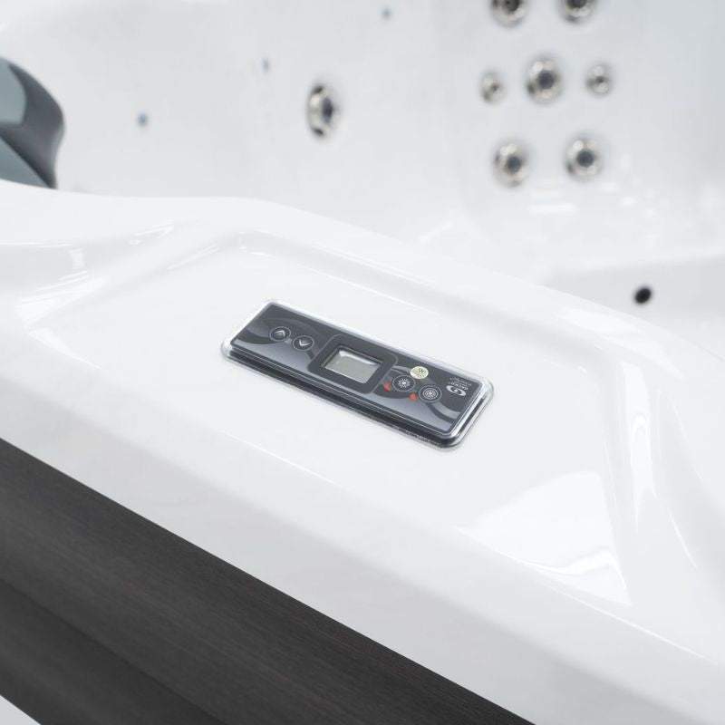 The Brecon Hot Tub – 5-6 Person Hot Tub with Lounger
