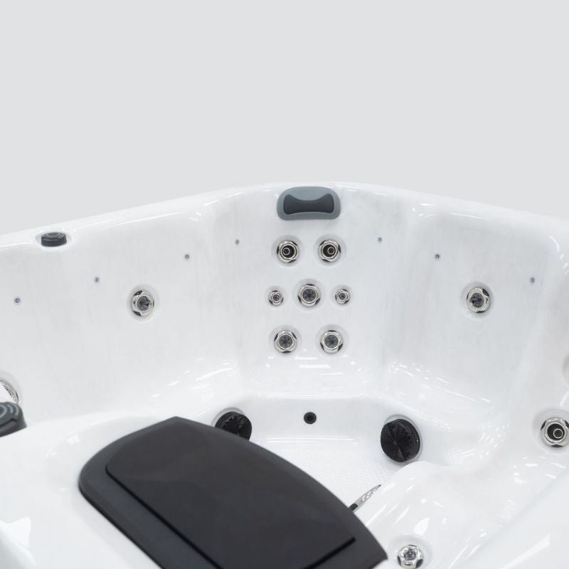 The Brecon Hot Tub – 5-6 Person Hot Tub with Lounger