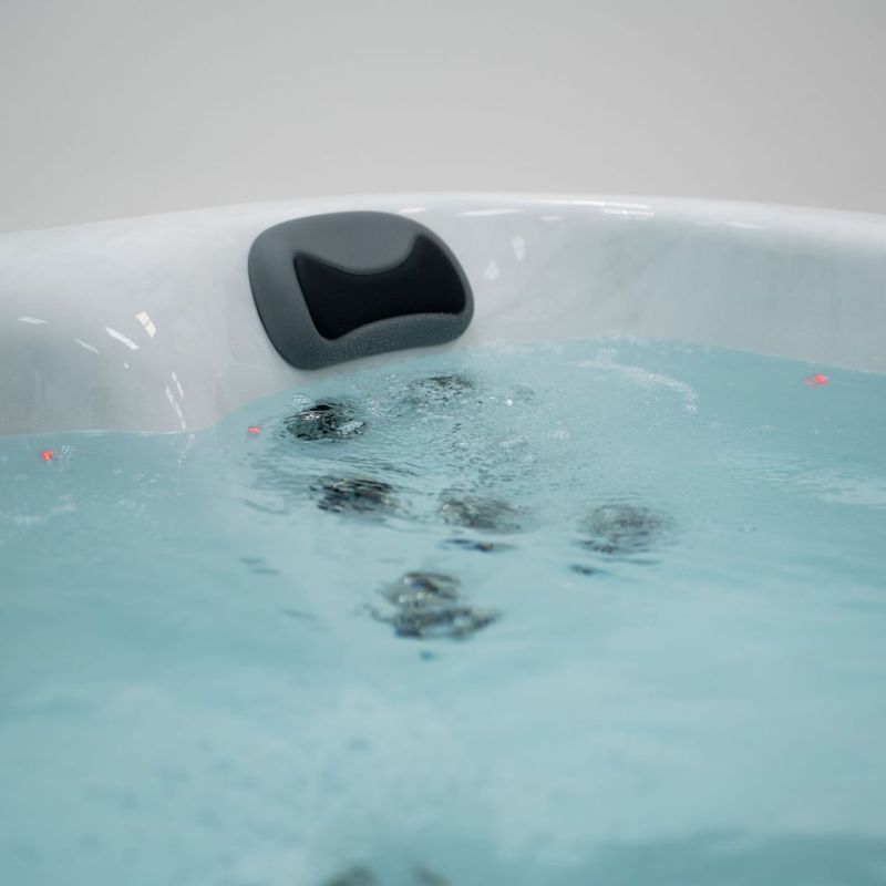 The Brecon Hot Tub – 5-6 Person Hot Tub with Lounger