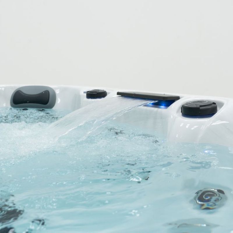 The Nolton Hot Tub – 6 Person Hot Tub with Lounger & 59 Jets