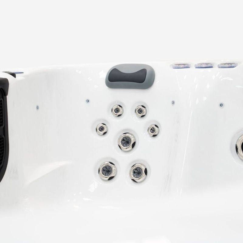 The Carew – 3-Person Hot Tub with Lounger