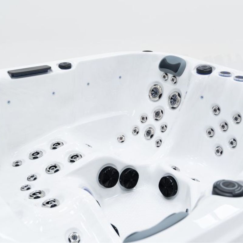 The Solva Hot Tub – 5 Person Hot Tub with Dual Loungers & 75 Jets