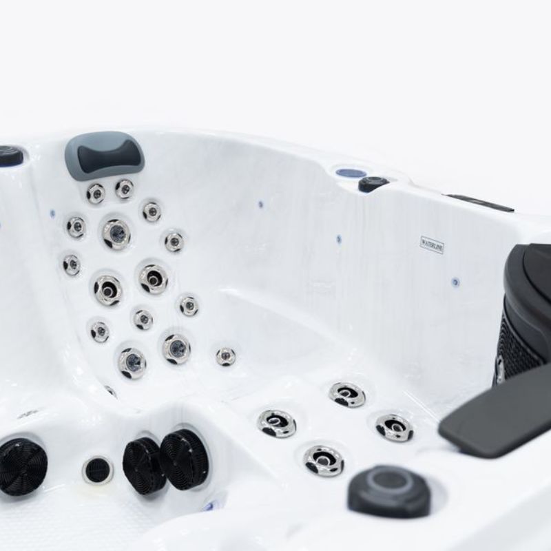 The Solva Hot Tub – 5 Person Hot Tub with Dual Loungers & 75 Jets