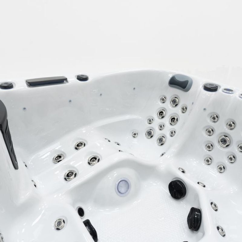 The Tenby Hot Tub – Flagship 5 Person Hot Tub with 79 Jets